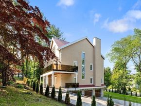 58 Chestnut St, Lynnfield MA 01940
