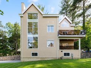 58 Chestnut St, Lynnfield MA 01940