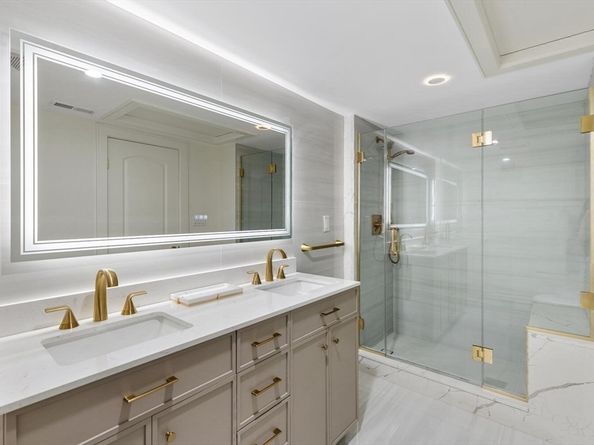 58 Chestnut St, Lynnfield MA 01940