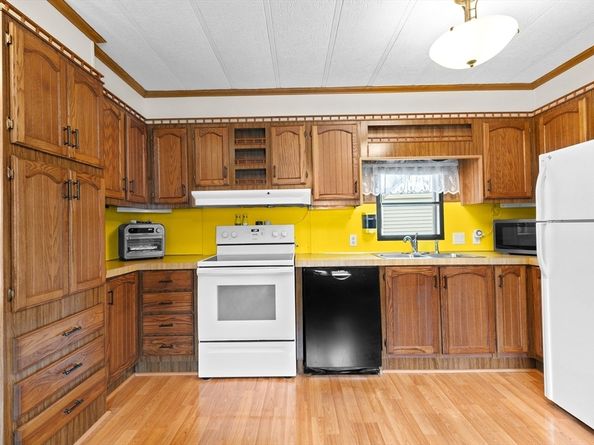28 Dots Lane, Wareham MA 02558