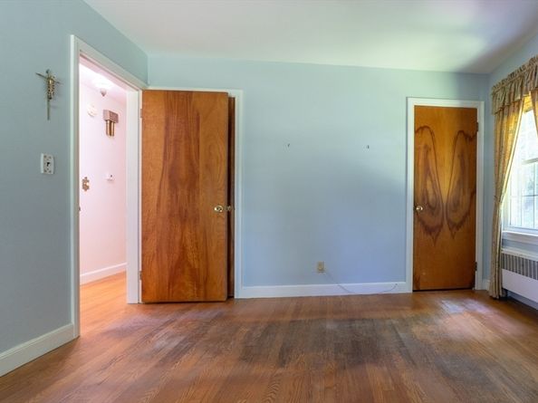 22 Plant Ave, Hudson MA 01749