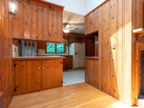 22 Plant Ave, Hudson MA 01749