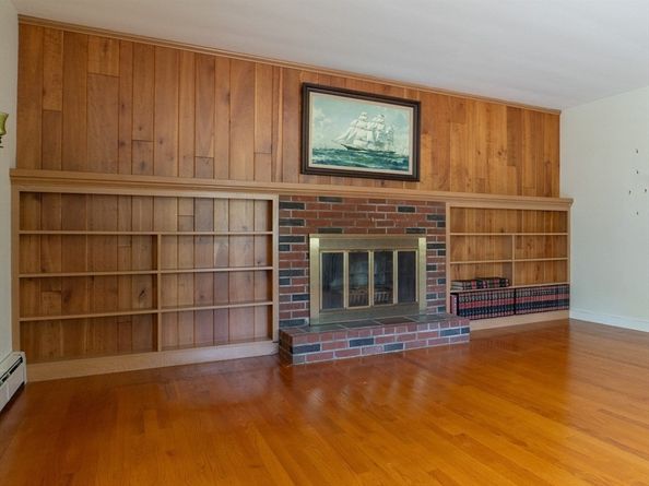 22 Plant Ave, Hudson MA 01749