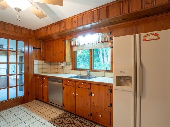 22 Plant Ave, Hudson MA 01749