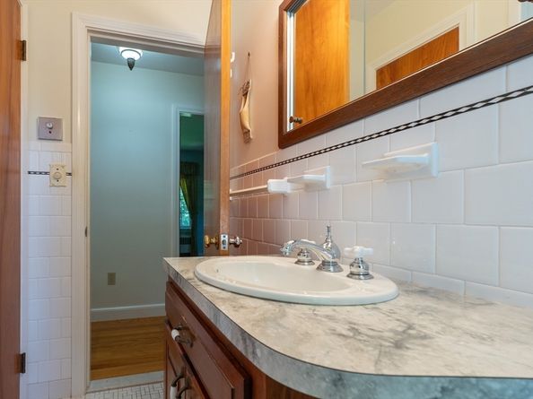 22 Plant Ave, Hudson MA 01749