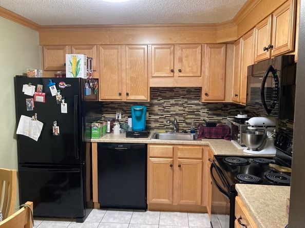 2 Summit Dr. 18, Reading MA 01867