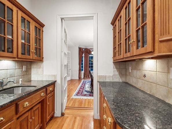 8 Stratford Way, Lincoln MA 01773