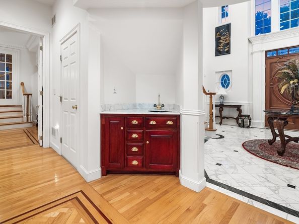 8 Stratford Way, Lincoln MA 01773