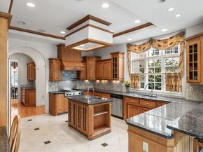 8 Stratford Way, Lincoln MA 01773