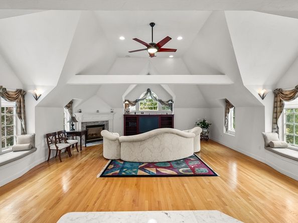 8 Stratford Way, Lincoln MA 01773