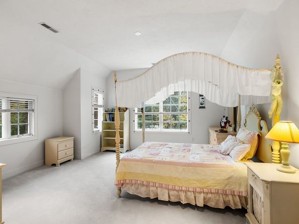 8 Stratford Way, Lincoln MA 01773