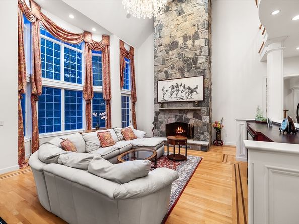 8 Stratford Way, Lincoln MA 01773