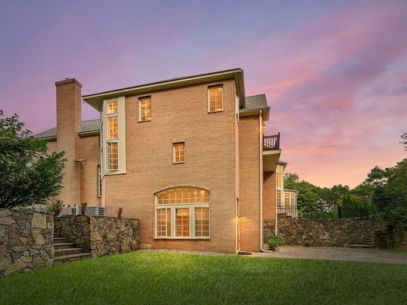 8 Stratford Way, Lincoln MA 01773