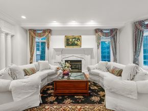 8 Stratford Way, Lincoln MA 01773
