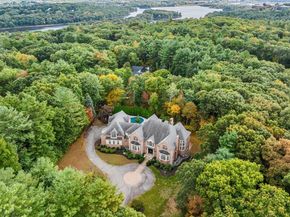 8 Stratford Way, Lincoln MA 01773