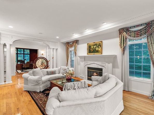 8 Stratford Way, Lincoln MA 01773