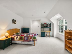 8 Stratford Way, Lincoln MA 01773