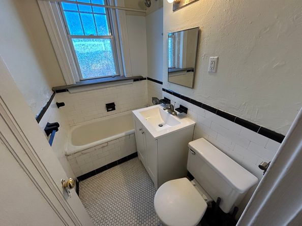 1691 Commonwealth 32, Boston MA 02135