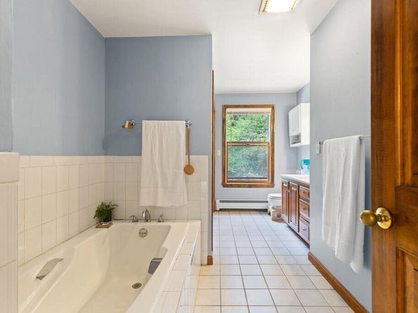 90 Southern Ave 90, Essex MA 01929