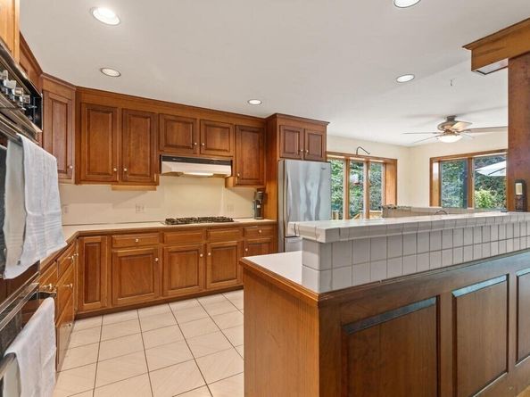 90 Southern Ave 90, Essex MA 01929