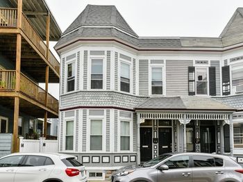 2 Monks St