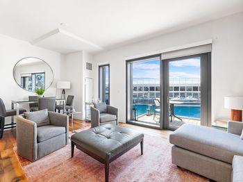 300 Pier 4 Blvd