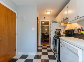 57 Saint Paul St. 19, Brookline MA 02445