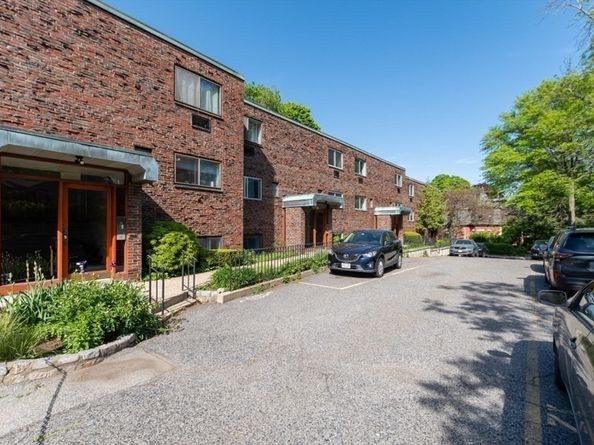 57 Saint Paul St. 19, Brookline MA 02445