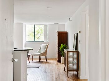 42 8th St
