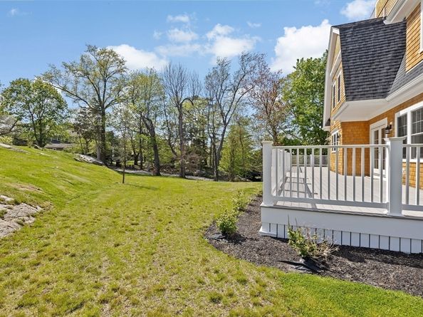 10 Ocean Ledge Dr, Cohasset MA 02025