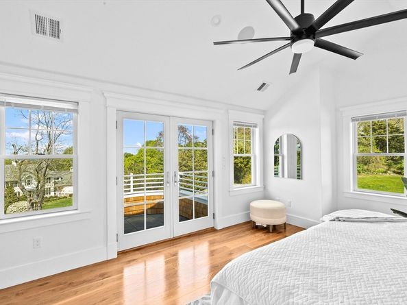 10 Ocean Ledge Dr, Cohasset MA 02025