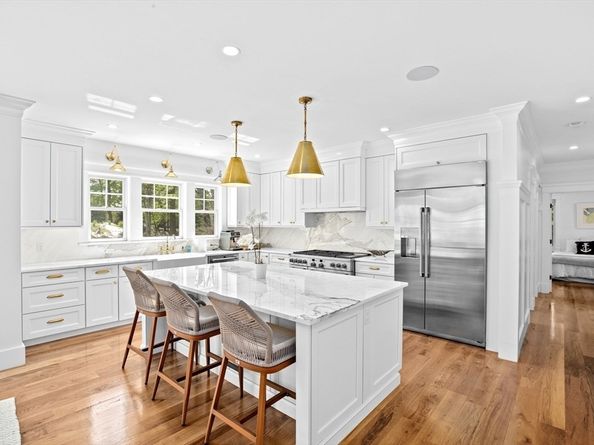 10 Ocean Ledge Dr, Cohasset MA 02025