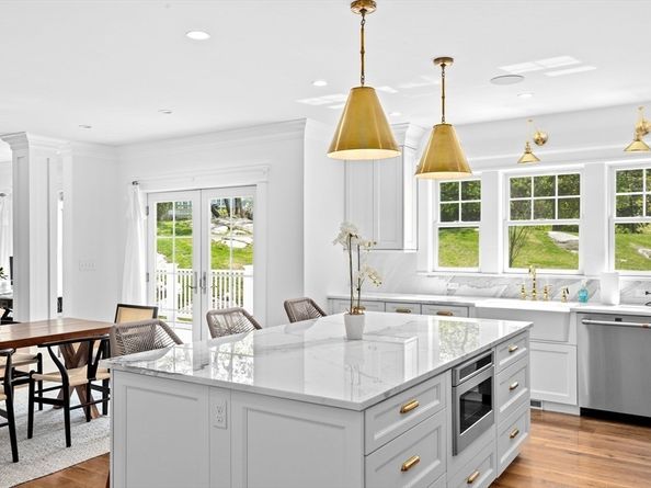 10 Ocean Ledge Dr, Cohasset MA 02025