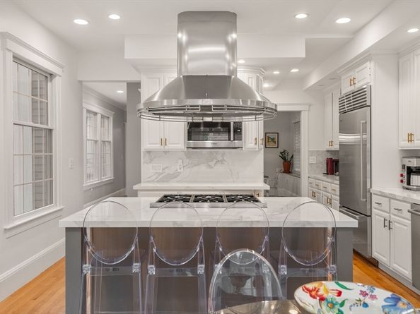 110 Avalon Rd, Newton MA 02468