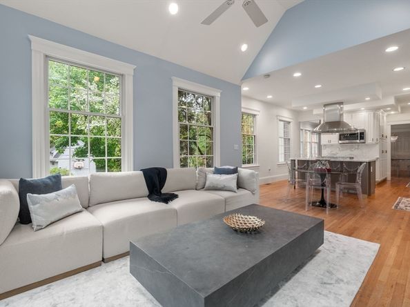 110 Avalon Rd, Newton MA 02468