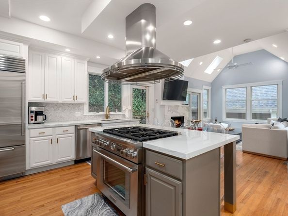 110 Avalon Rd, Newton MA 02468