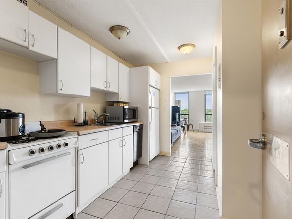 44 Washington St 1208, Brookline MA 02445