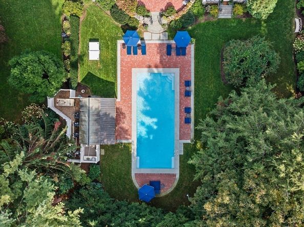 8 Conant Rd, Weston MA 02493