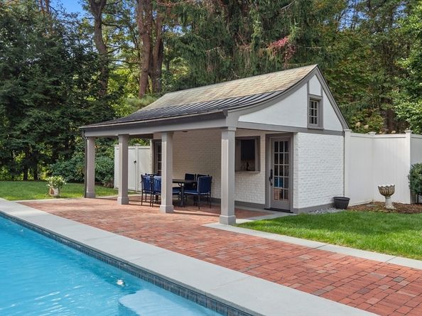 8 Conant Rd, Weston MA 02493