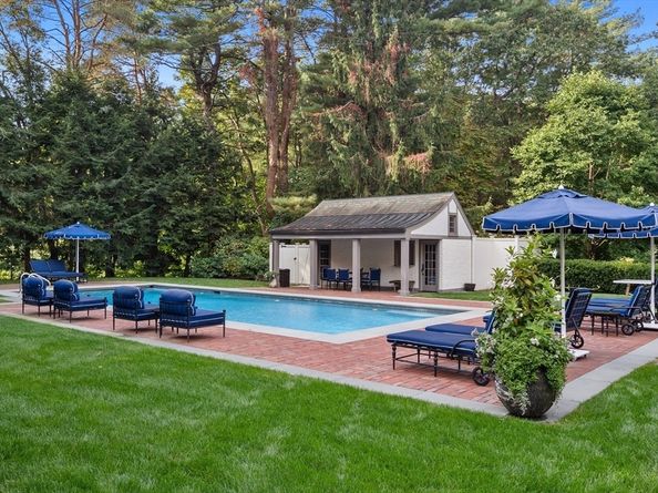 8 Conant Rd, Weston MA 02493