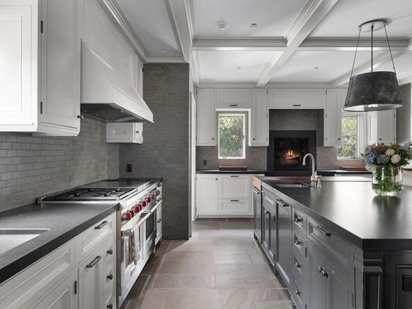 8 Conant Rd, Weston MA 02493
