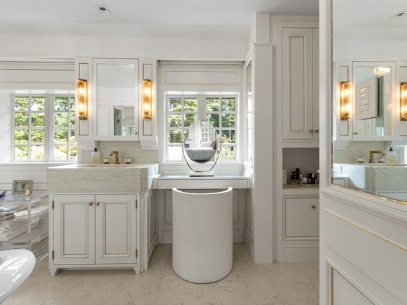 8 Conant Rd, Weston MA 02493