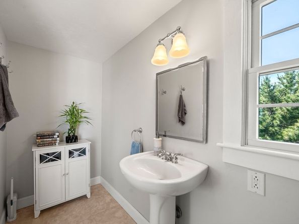 71 Gurnet Rd, Duxbury MA 02332