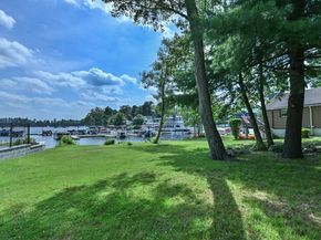 23 Lakeview Rd., Webster MA 01570