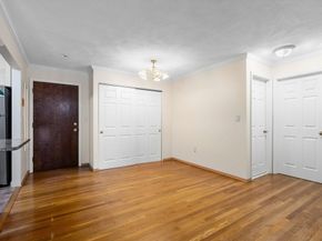 655 Saw Mill Brook Pkwy 11, Newton MA 02459
