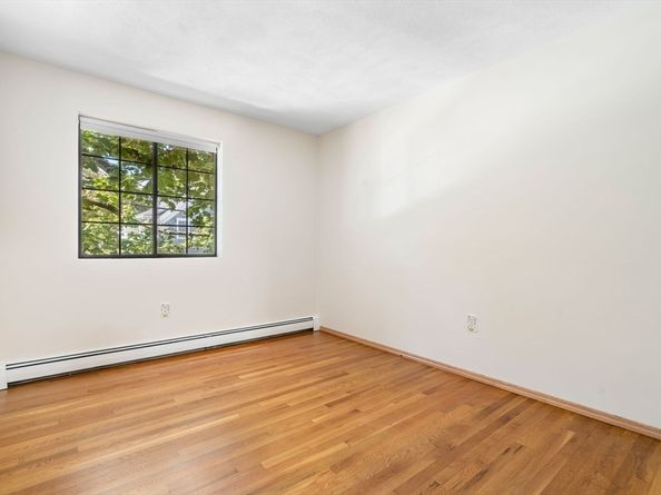 655 Saw Mill Brook Pkwy 11, Newton MA 02459