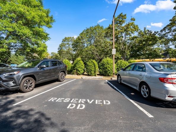 655 Saw Mill Brook Pkwy 11, Newton MA 02459