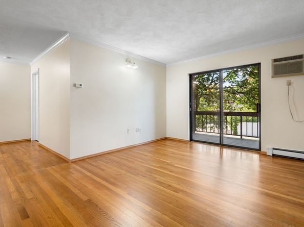 655 Saw Mill Brook Pkwy 11, Newton MA 02459