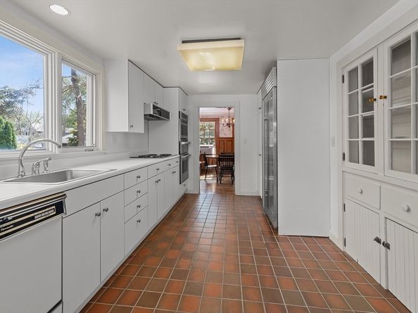 84 Mount Pleasant Avenue, Gloucester MA 01930