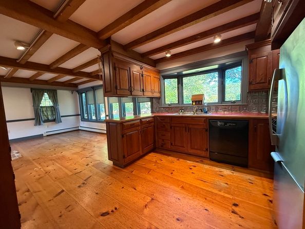 196 N Spencer Rd, Spencer MA 01562